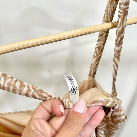 Daisies Romper Animal Print Neutral - Picture 6 of 6